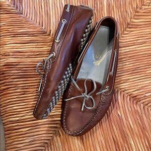 Tod's Brown Leather Loafers with Gray Accents